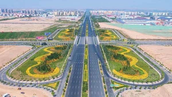 编者按：岁月峥嵘，悠然回望，时间如白驹过隙，倏忽而逝。2023年，甘肃省交科建设有限公司（以下简称“省交科公司”）在行业跌宕起伏、风云变幻的十几载春夏秋冬中，历经十余年的洗礼与沉淀，在高质量发展的道路