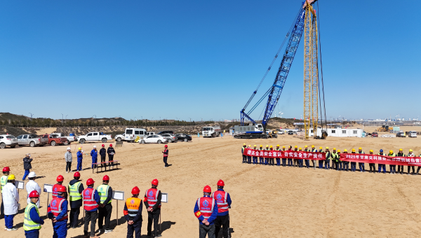 “有人员受伤，立刻停止作业，无关人员请离场！”“四号区域发生机械伤害事故，伤员腿部受伤严重无法移动，请速来救援！”近日，交科公司陕西榆林循环经济煤炭综合利用项目开展了“提高全员安全意识夯实安全生产责任
